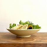 鈴木宏美　粉引の浅鉢